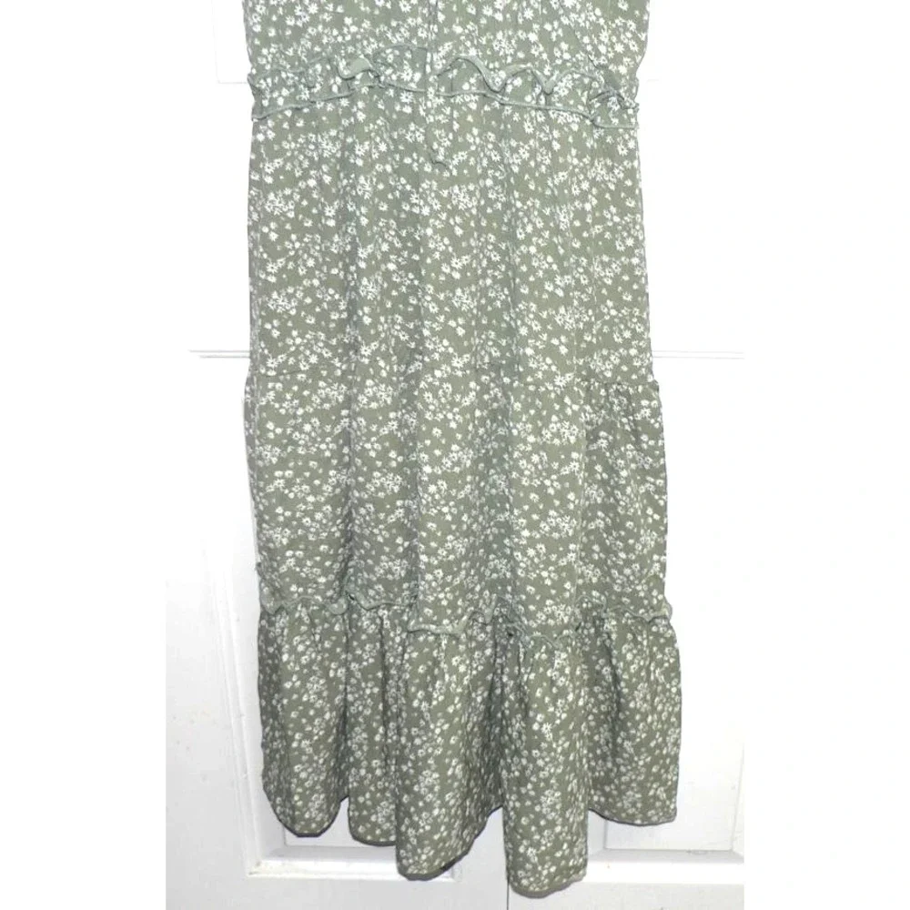 West K Women's Short Sleeve Elastic Waist Tiered Floral Midi Dress in Green Smal